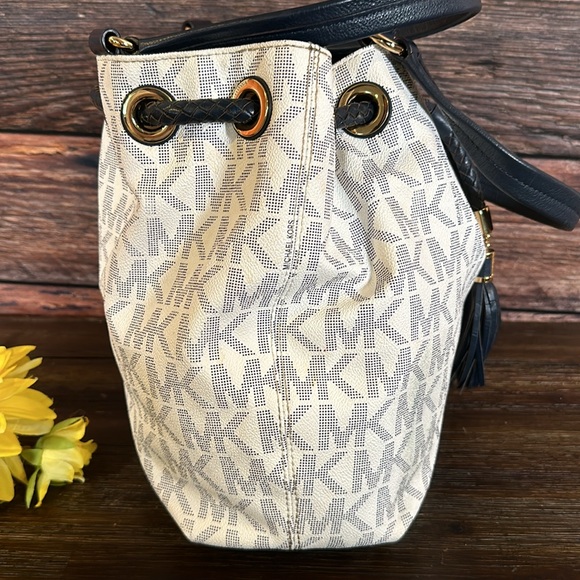 MICHAEL Michael Kors Jet Set Navy Blue/White Signature Gathered Tote! - Picture 5 of 11